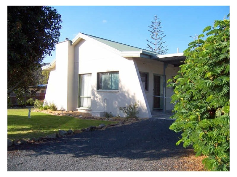 126 Main Road, Binalong Bay TAS 7216