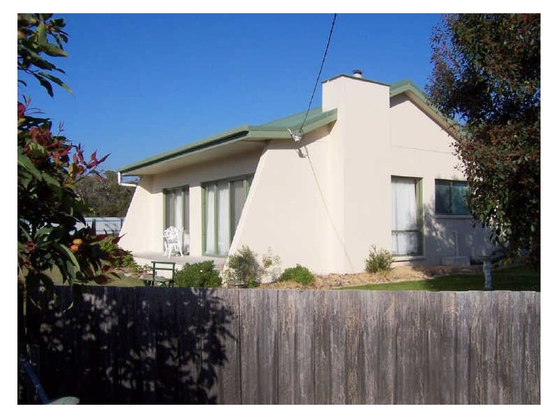 126 Main Road, Binalong Bay TAS 7216