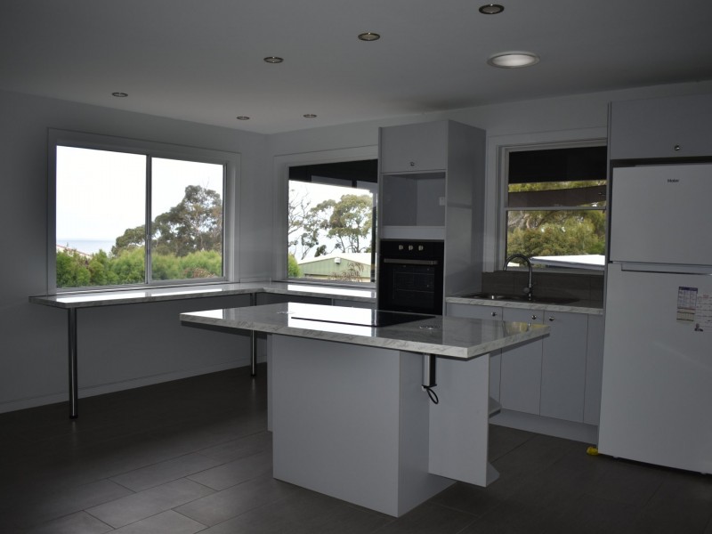 11 Hilltop Drive, Binalong Bay TAS 7216