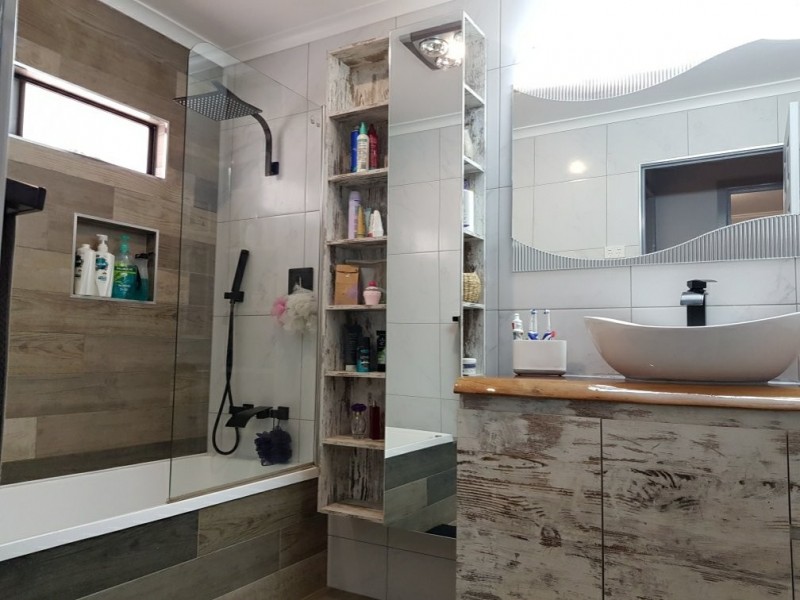 47 Cook Crescent, Mount Isa QLD 4825