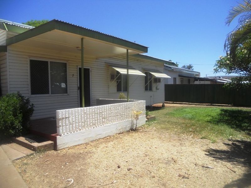 7 Hilton Road, Mount Isa QLD 4825