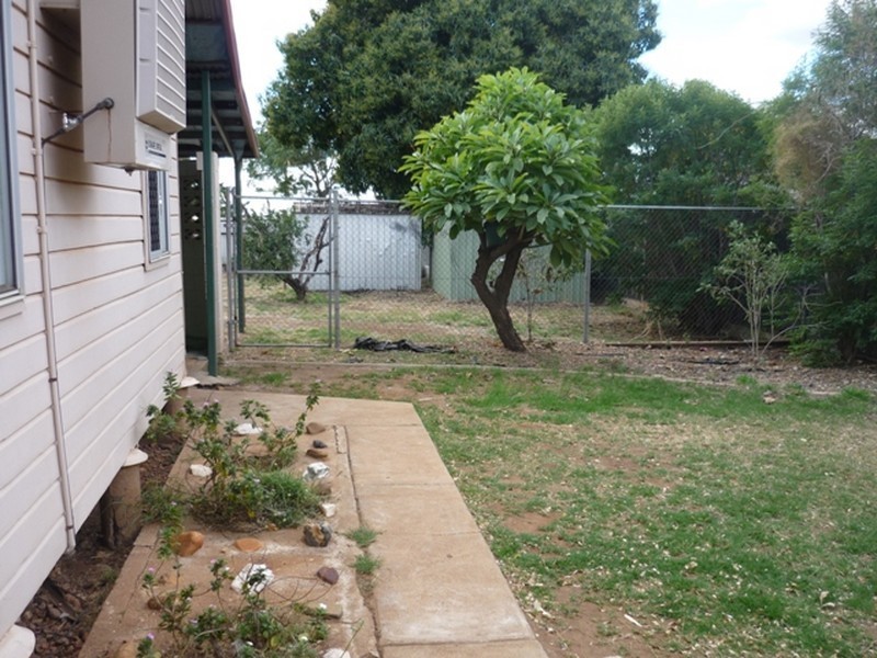 4 Hilton Road, Mount Isa QLD 4825