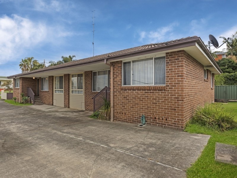 2 Arthur Drive, Wyong NSW 2259
