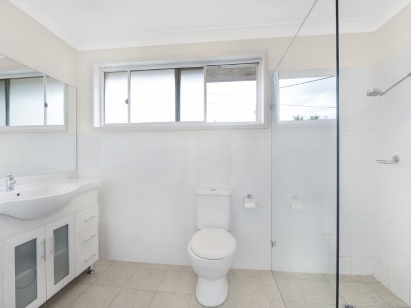 2 Arthur Drive, Wyong NSW 2259