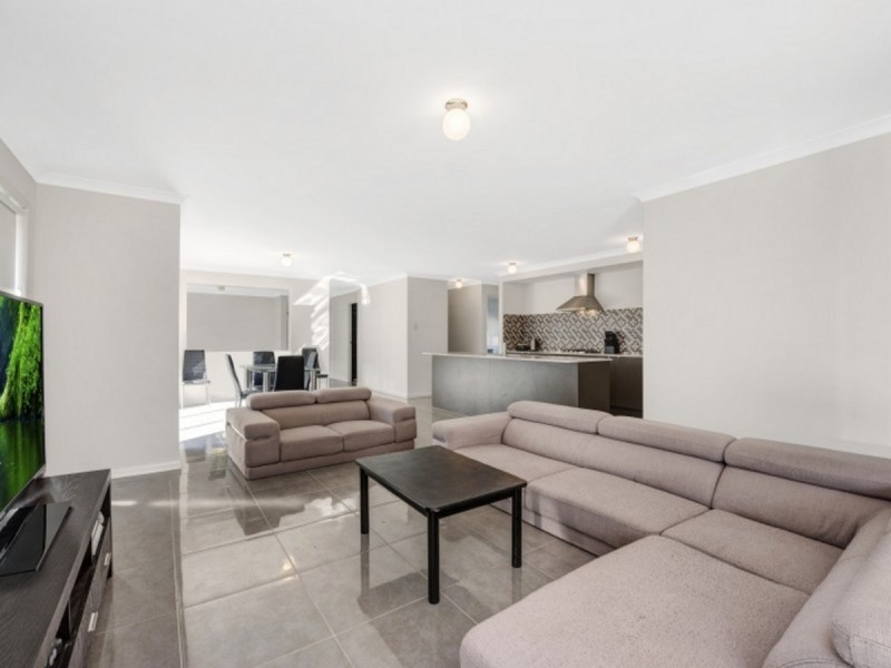 171 Johns Road, Wadalba NSW 2259