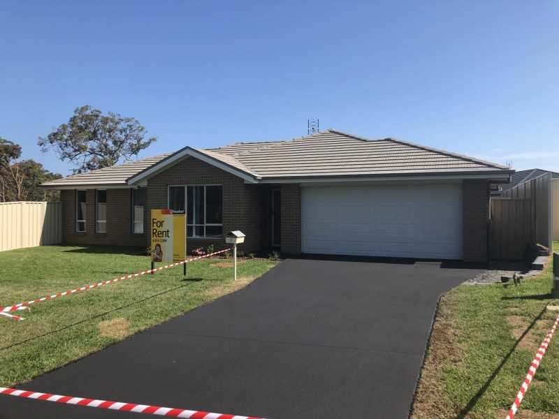 2 Cams Boulevard, Summerland Point NSW 2259