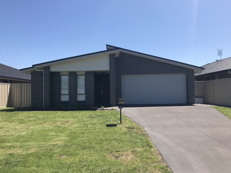 35 Regatta Way, Summerland Point NSW 2259