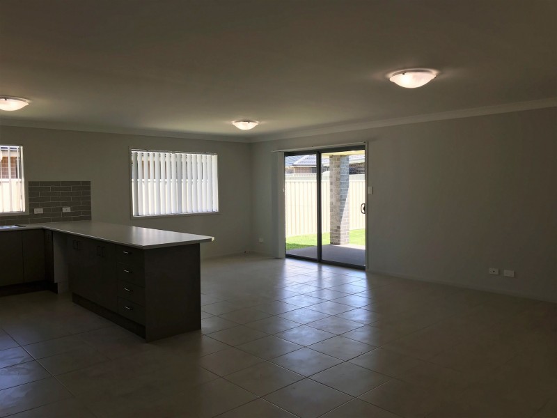 35 Regatta Way, Summerland Point NSW 2259