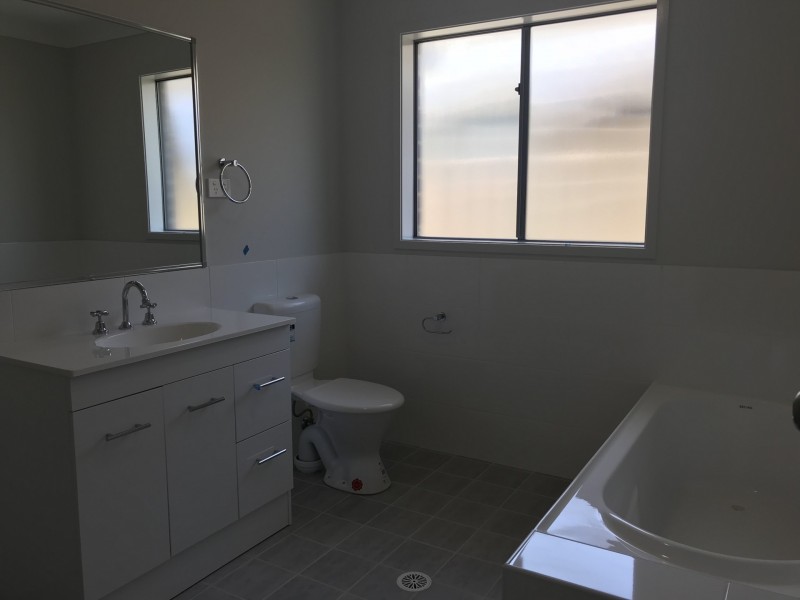 35 Regatta Way, Summerland Point NSW 2259