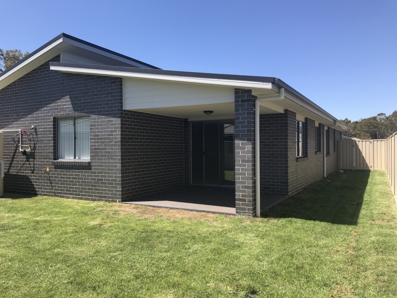 35 Regatta Way, Summerland Point NSW 2259