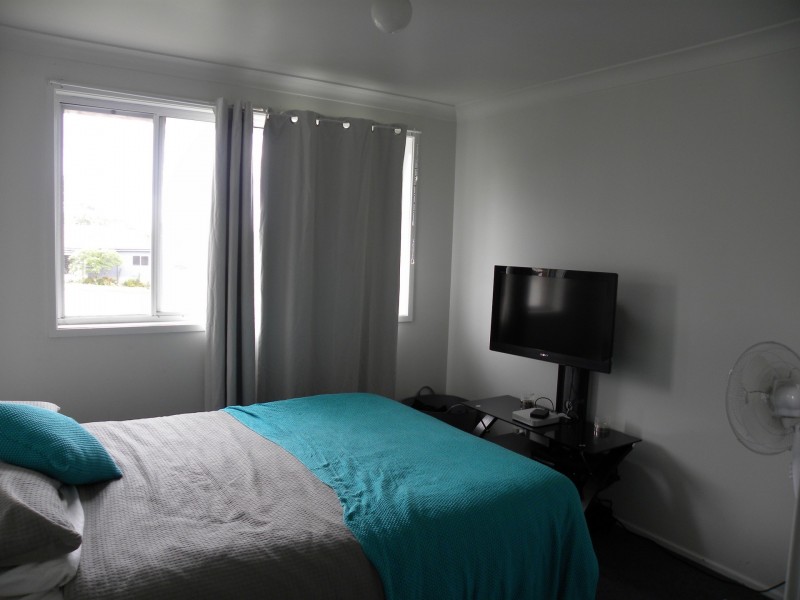 1/2 Arthur Drive, Wyong NSW 2259