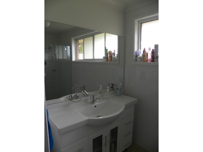 1/2 Arthur Drive, Wyong NSW 2259