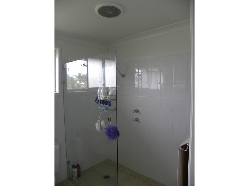 1/2 Arthur Drive, Wyong NSW 2259