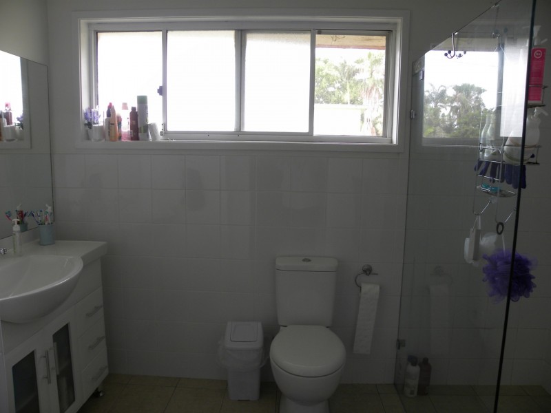 1/2 Arthur Drive, Wyong NSW 2259