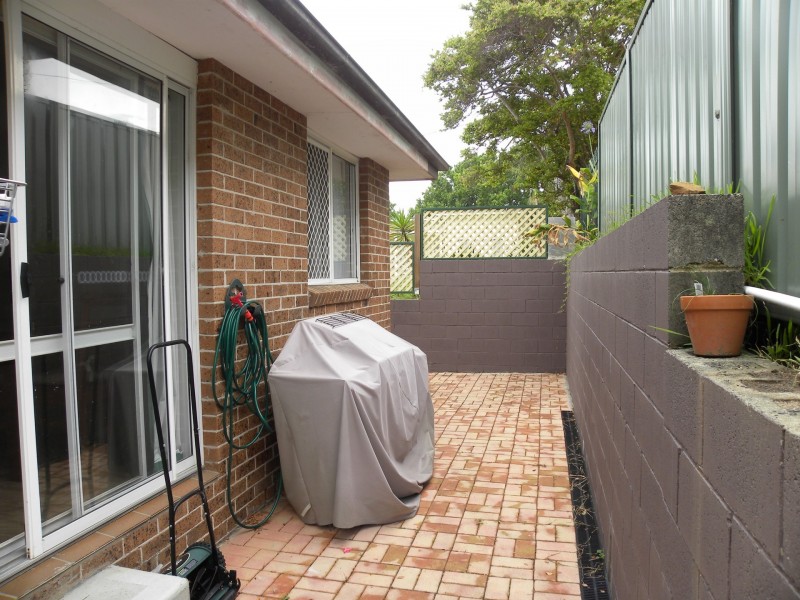1/2 Arthur Drive, Wyong NSW 2259