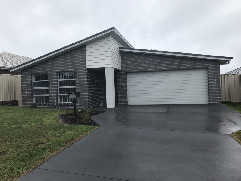 8 Cams Boulevard, Summerland Point NSW 2259