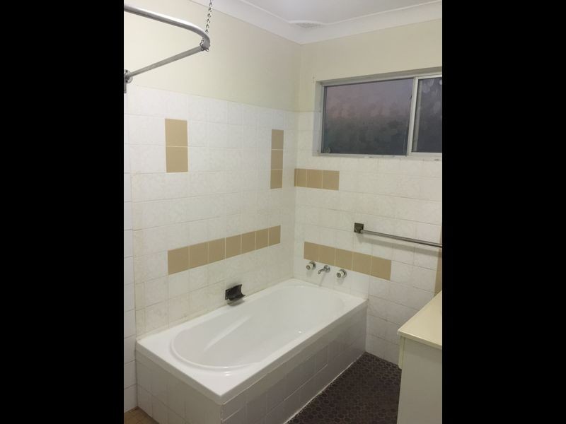 12 Gavenlock Rd, Tuggerah NSW 2259