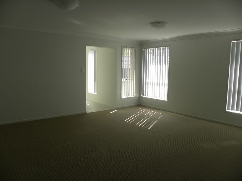 10 Frank Street, Wadalba NSW 2259