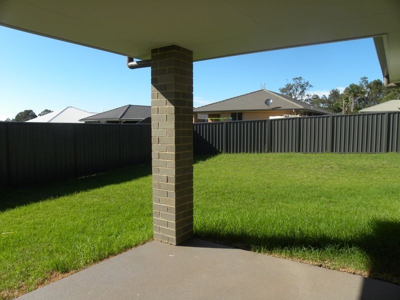 10 Frank Street, Wadalba NSW 2259