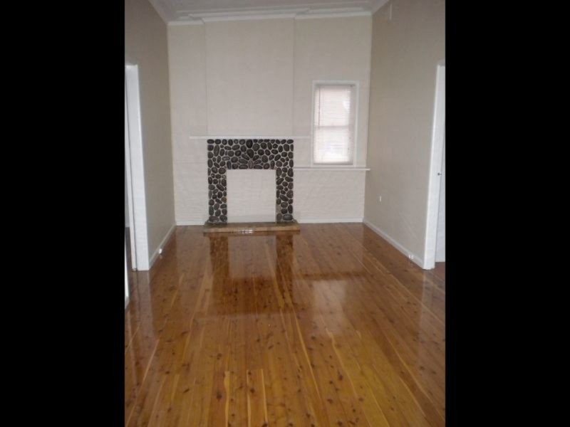 10 Kevin Street, Mannering Park NSW 2259