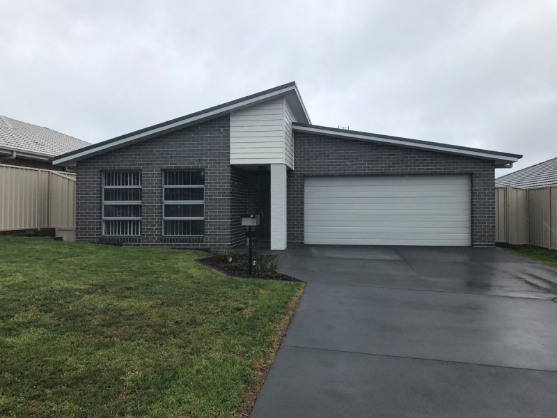 8 Cams Boulevard, Summerland Point NSW 2259