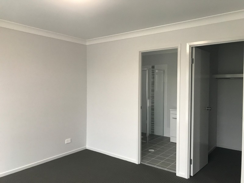 8 Cams Boulevard, Summerland Point NSW 2259