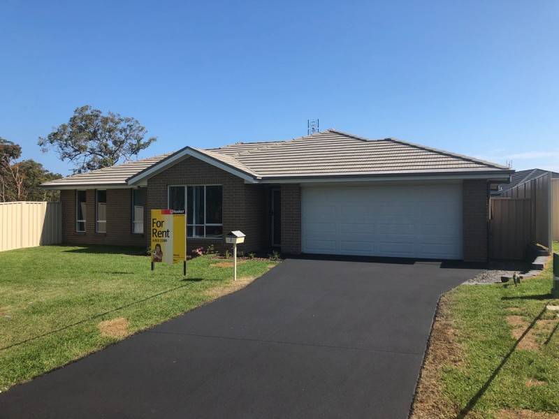 2 Cams Boulevard, Summerland Point NSW 2259