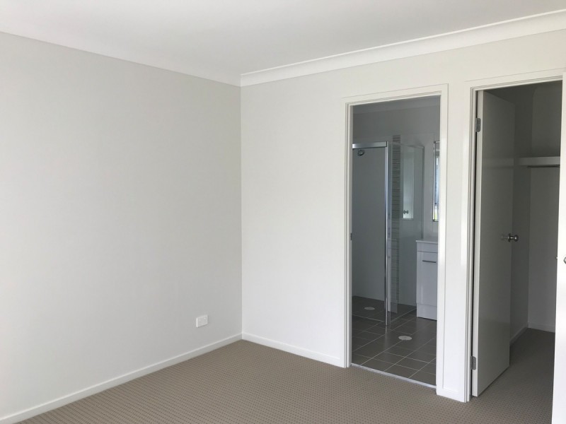 19 Regatta Way, Summerland Point NSW 2259
