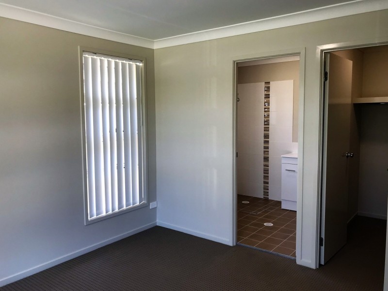 37 Regatta Way, Summerland Point NSW 2259