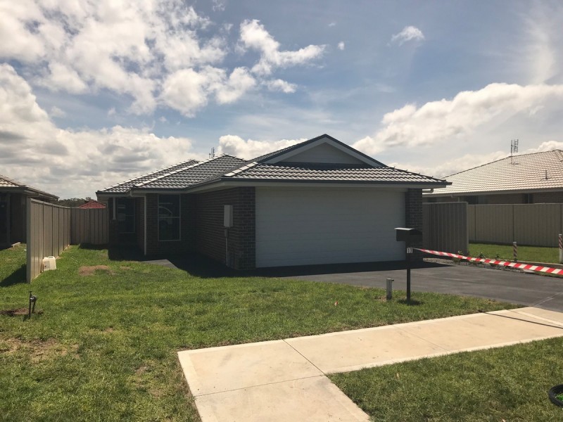 17 Regatta Way, Summerland Point NSW 2259