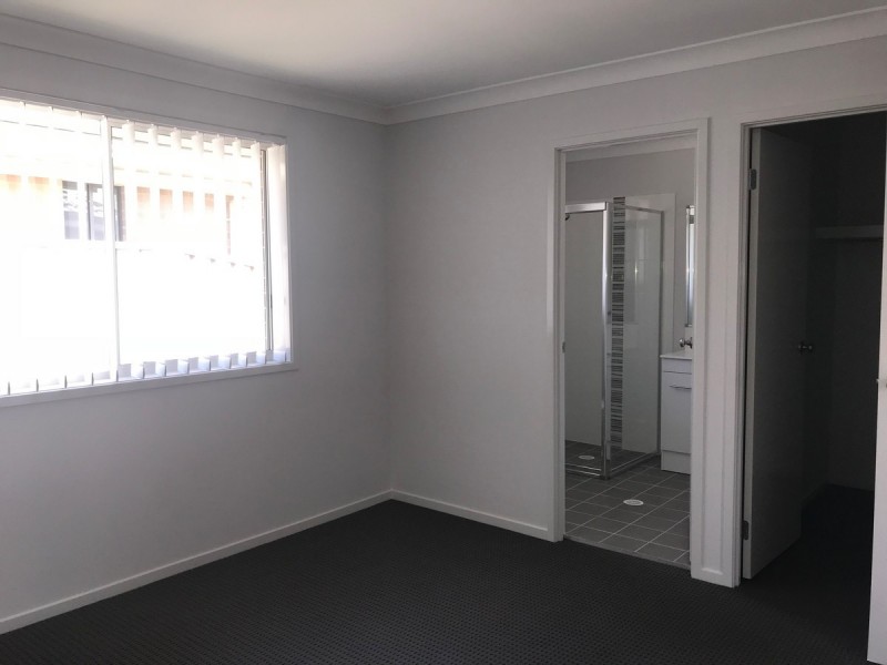 17 Regatta Way, Summerland Point NSW 2259