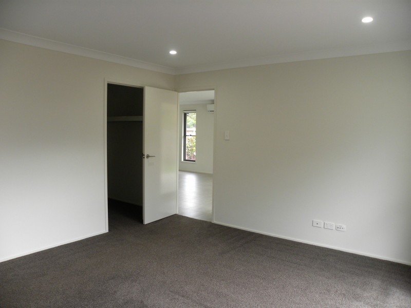 1 Irons Road, Kooindah Waters, Wyong NSW 2259