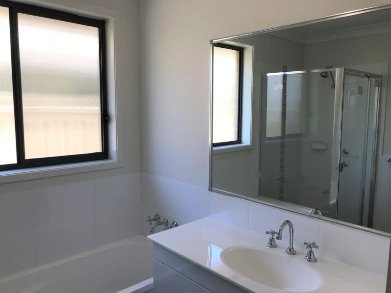 15 Regatta Way, Summerland Point NSW 2259