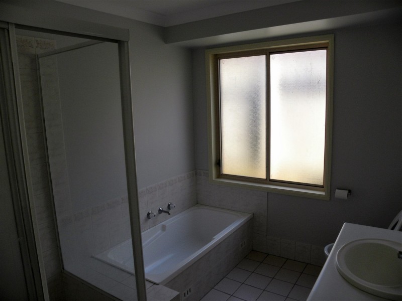 28 Tonkiss Street, Tuggerah NSW 2259