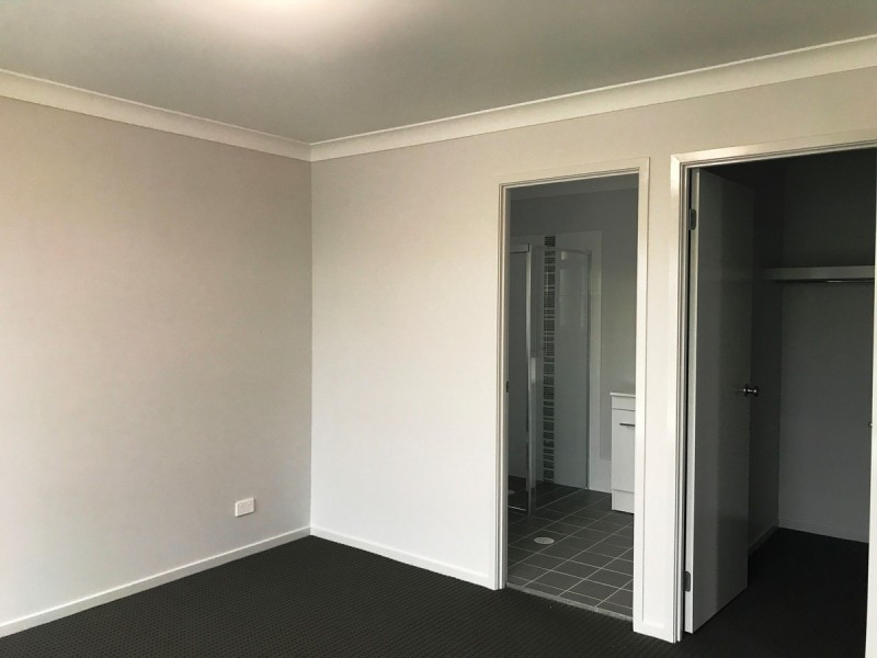 8 Cams Boulevard, Summerland Point NSW 2259