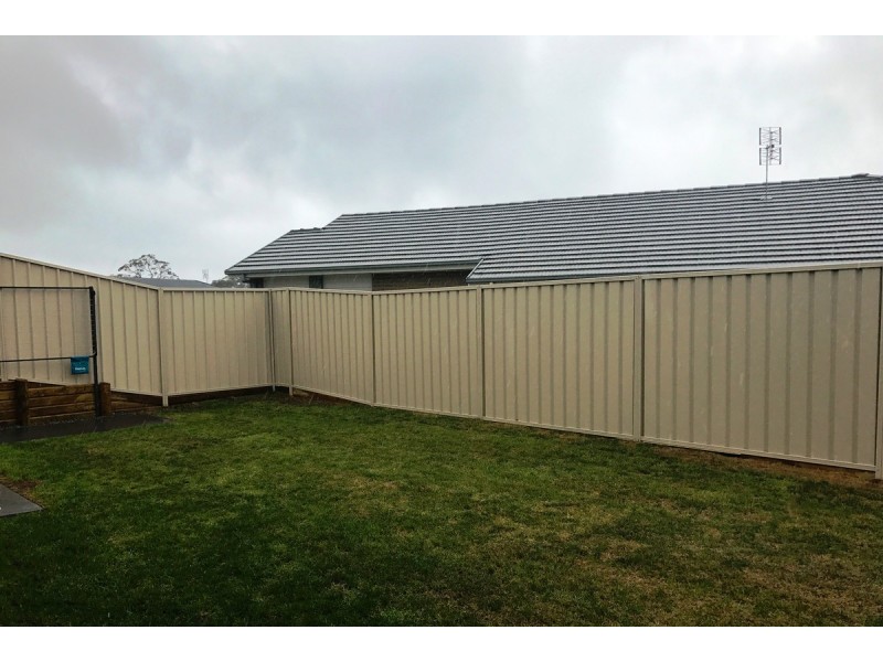 8 Cams Boulevard, Summerland Point NSW 2259