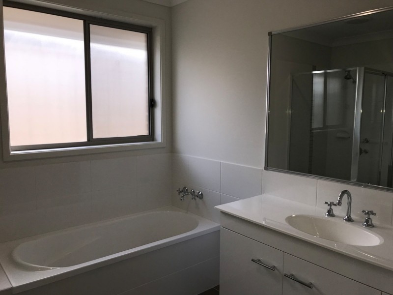 19 Regatta Way, Summerland Point NSW 2259