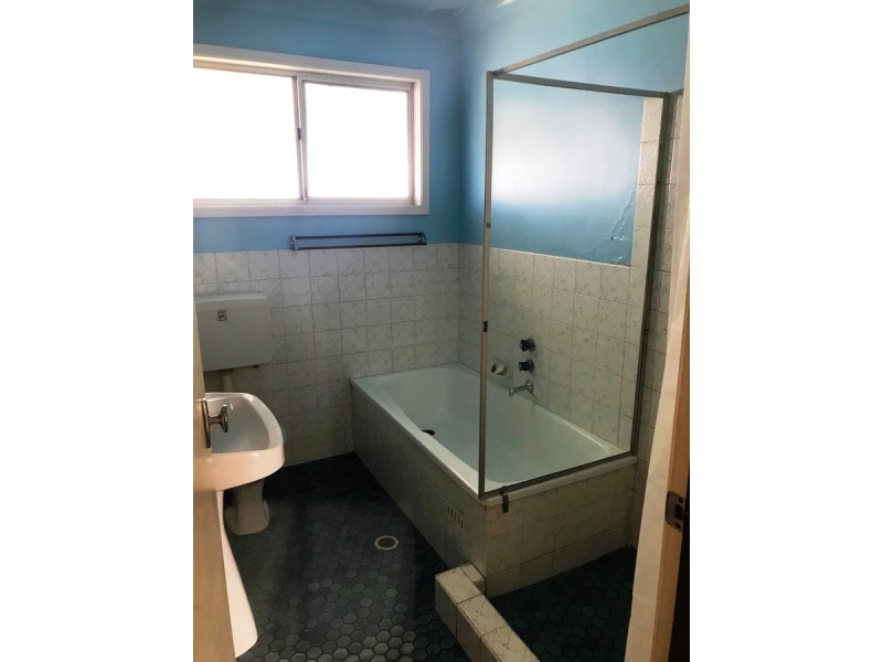 12 Suffolk Street, Gorokan NSW 2263