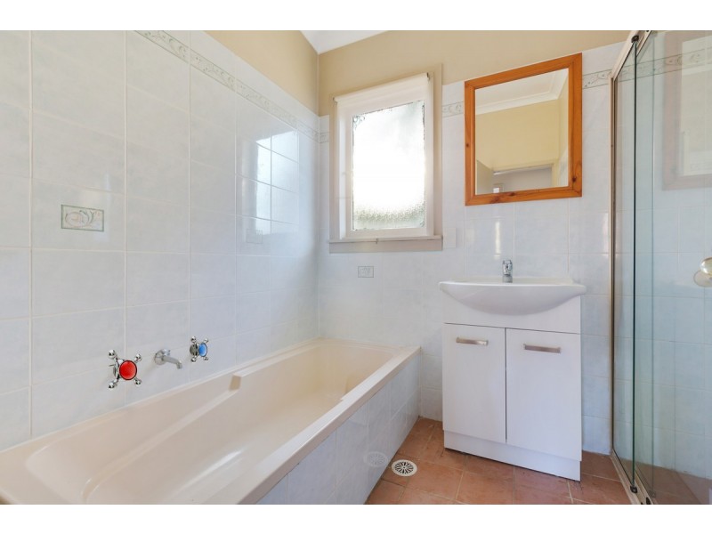 18 Cutler Drive, Wyong NSW 2259