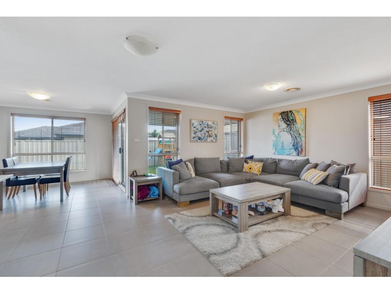 30 Wakool Crescent, Woongarrah NSW 2259