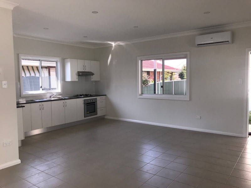 8a Crystal Crescent, Wyong NSW 2259