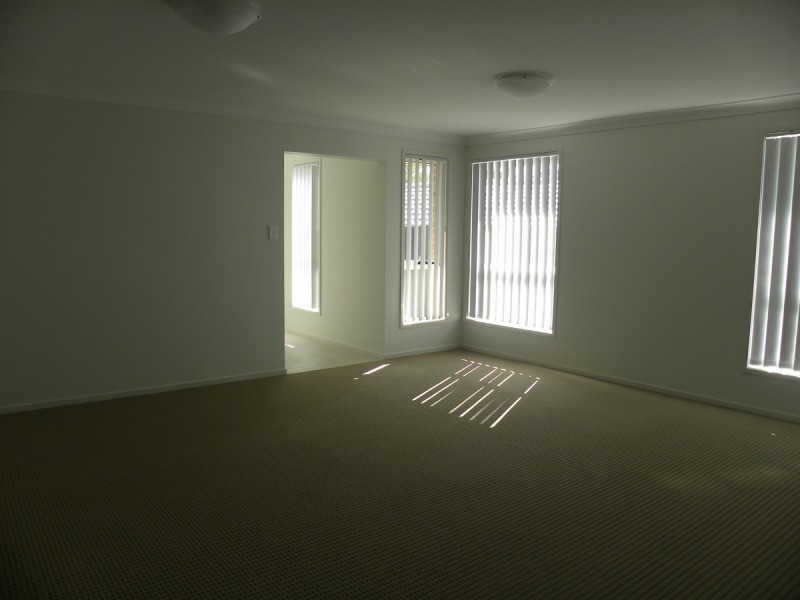 10 Frank Street, Wadalba NSW 2259