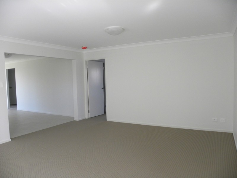 10 Frank Street, Wadalba NSW 2259