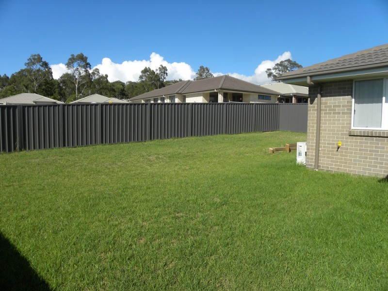 10 Frank Street, Wadalba NSW 2259