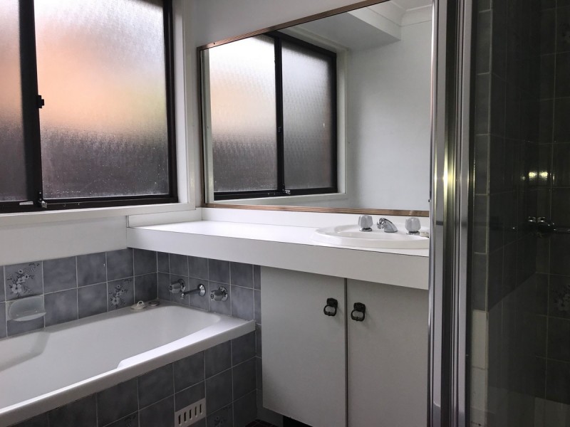 12 Peta Close, Bateau Bay NSW 2261