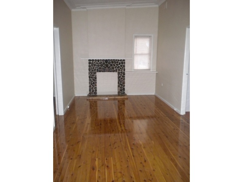 10 Kevin Street, Mannering Park NSW 2259