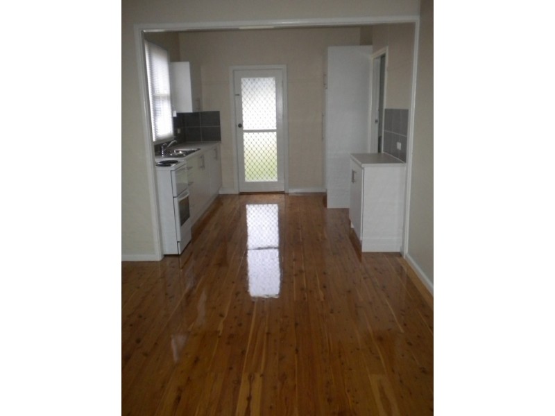 10 Kevin Street, Mannering Park NSW 2259