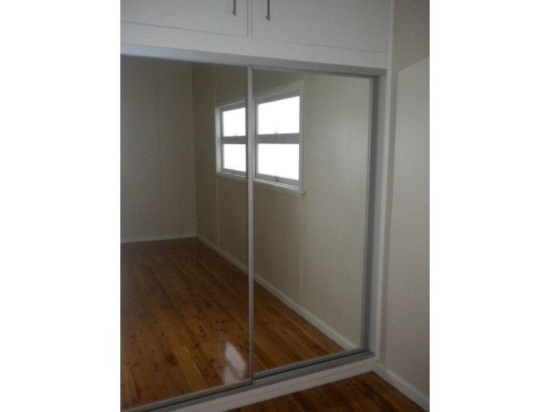 10 Kevin Street, Mannering Park NSW 2259