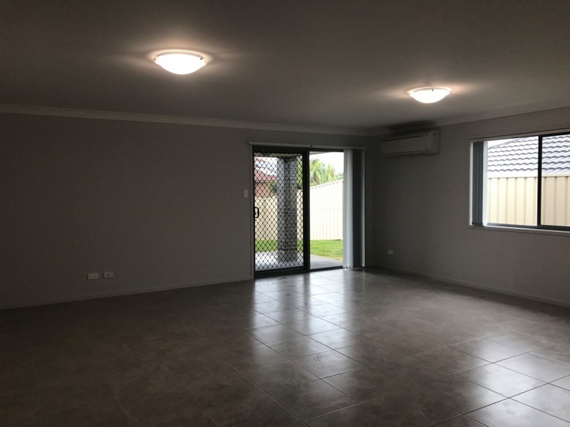 8 Cams Boulevard, Summerland Point NSW 2259