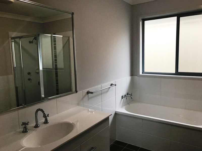 8 Cams Boulevard, Summerland Point NSW 2259